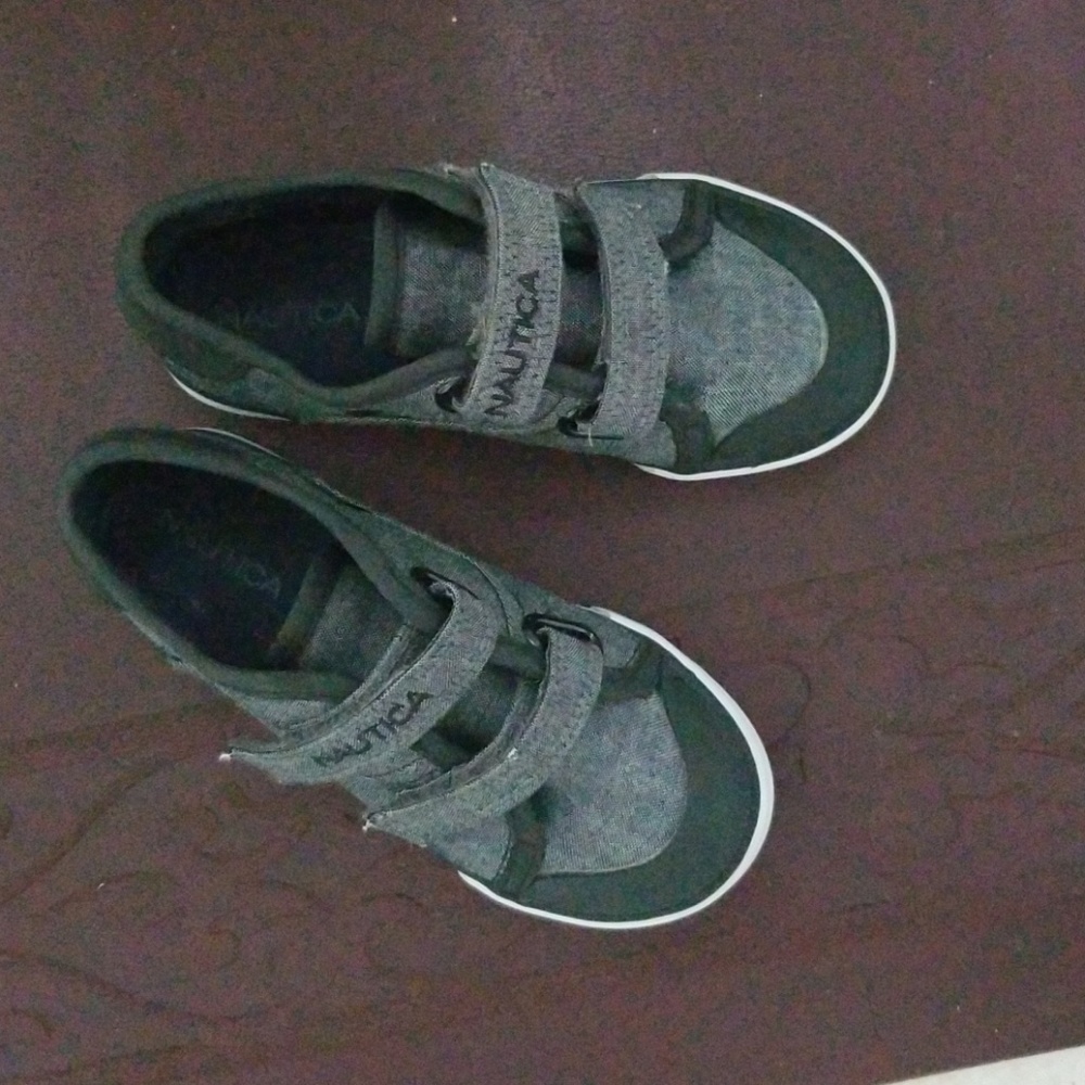 Black Nautica toddler shoes w/ velcro straps